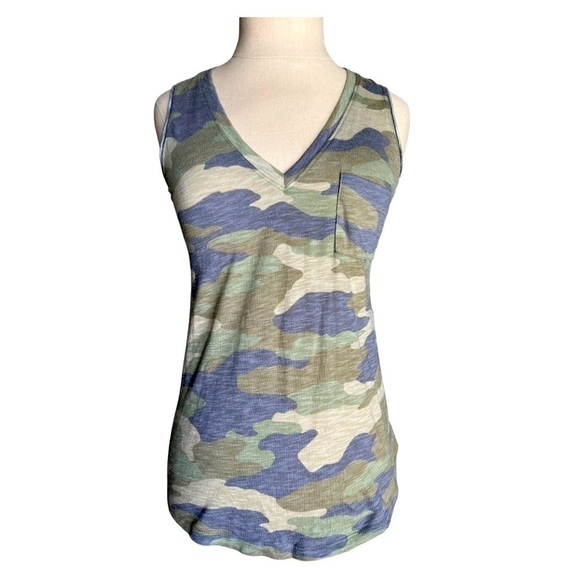 𝅺NWT SO V-Neck Olive Camo Print Pocket Tank Top Size X-Small - Picture 2 of 10